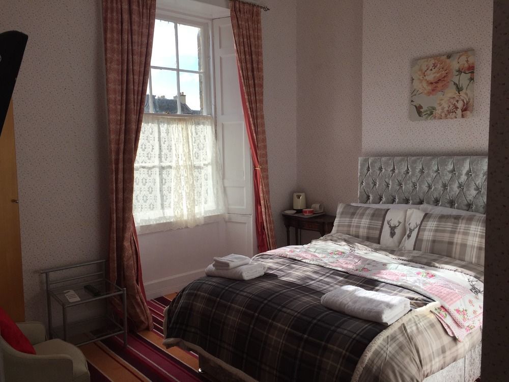 16 Pilrig Bed & Breakfast Edinburgh